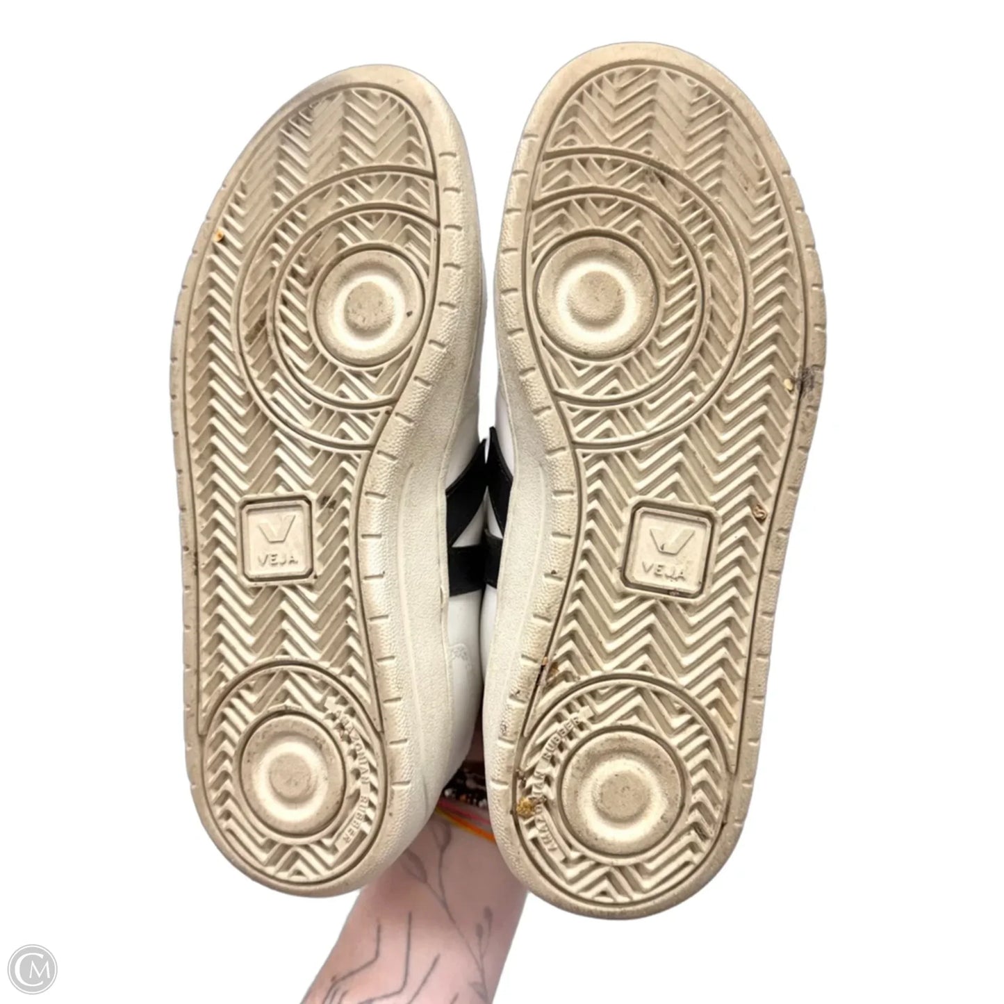Shoes Sneakers By Veja In Black & White, Size: 7