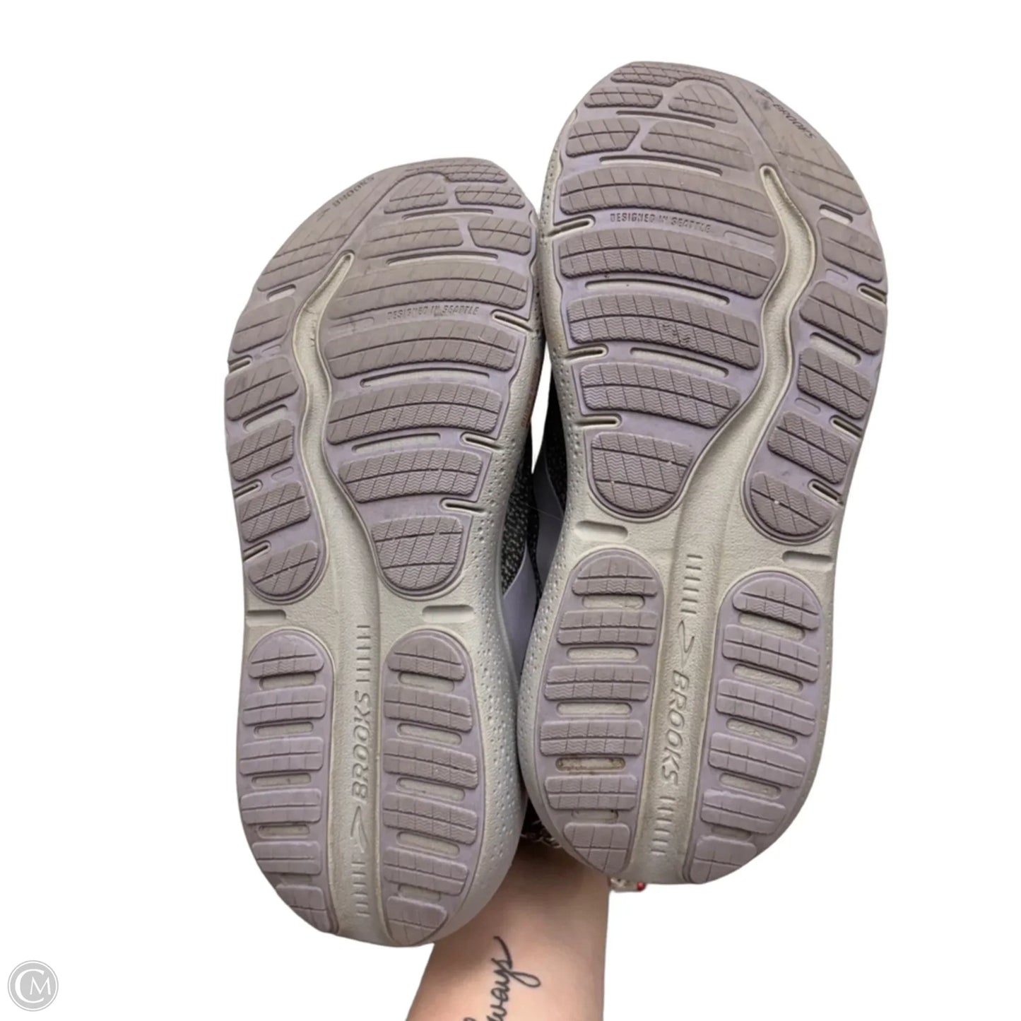 Shoes Athletic By Brooks In Grey, Size: 9.5