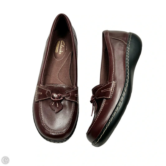 Shoes Flats By Clarks In Maroon, Size: 6
