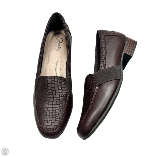 Shoes Flats By Clarks In Brown, Size: 7