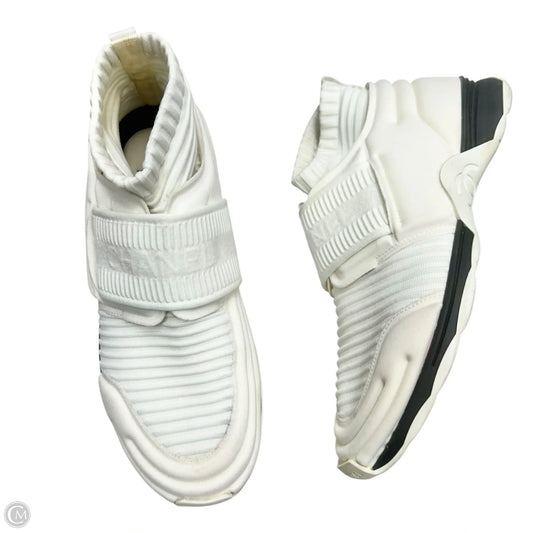 Shoes Luxury Designer By Chanel In Cream, Size: 10.5