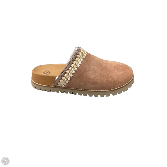 Shoes Flats By Cmb In Tan, Size: 9