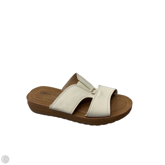 Sandals Flats By Clothes Mentor In Cream, Size: 7
