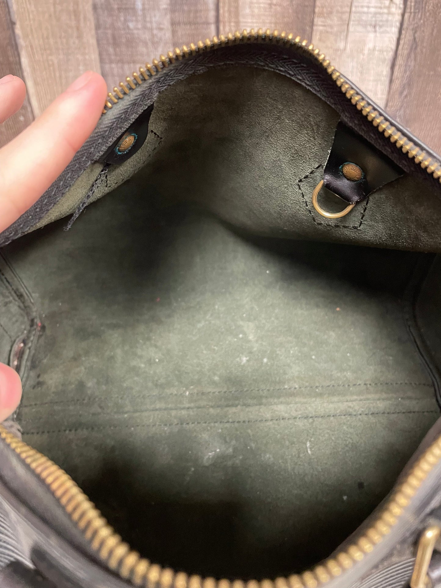 Handbag Luxury Designer By Louis Vuitton, Size: Medium