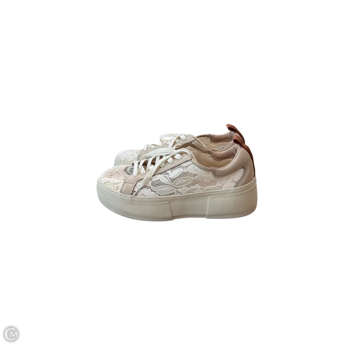 Shoes Sneakers By Clothes Mentor In Cream, Size: 9