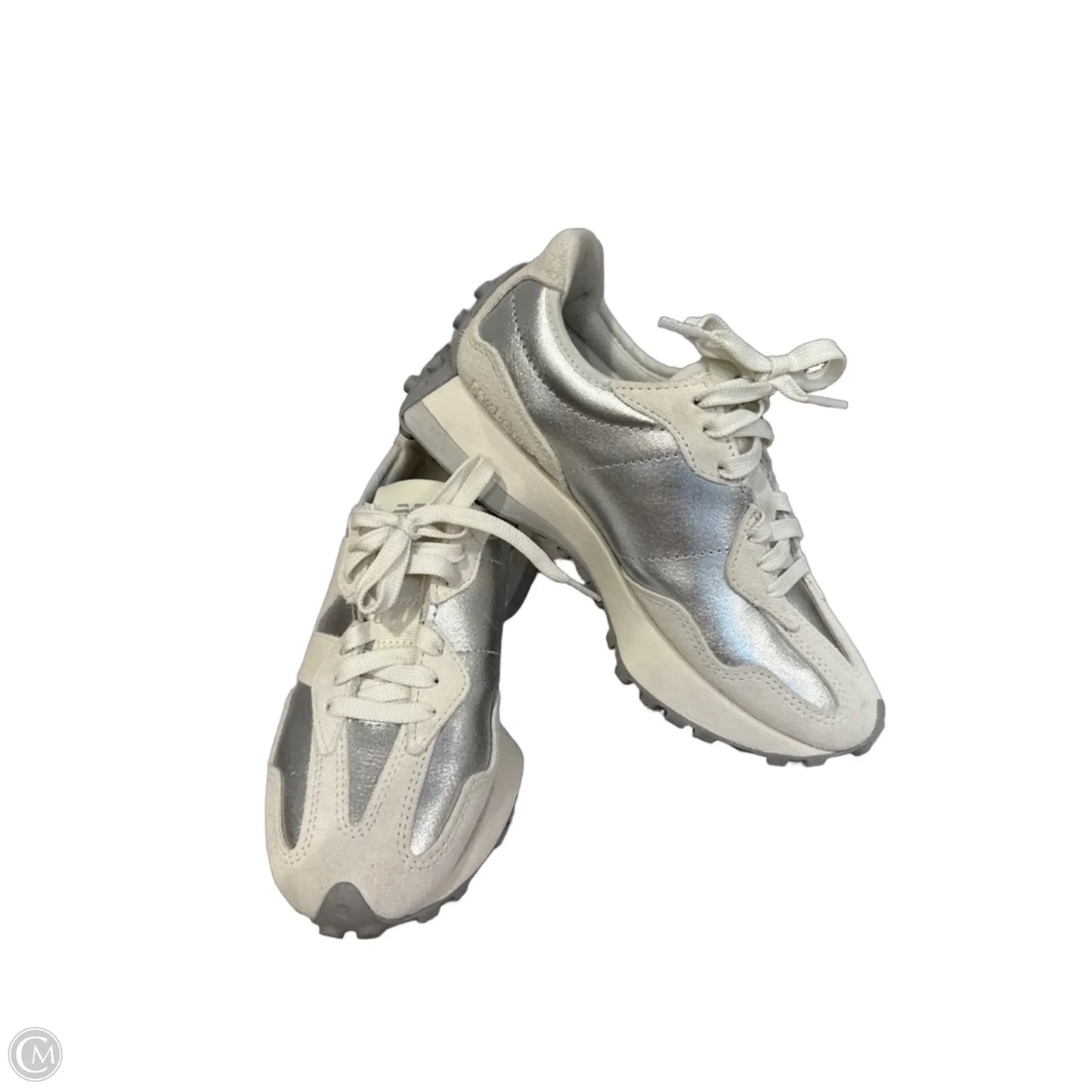 Shoes Sneakers By New Balance In Silver & White, Size: 7