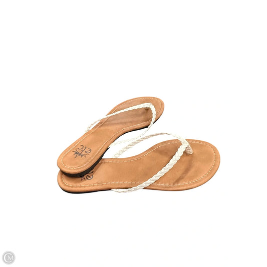 Sandals Flats By Clothes Mentor In White, Size: 7