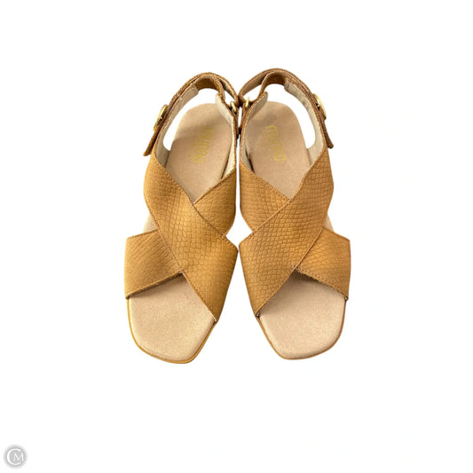 Shoes Heels Block By Munro In Brown, Size: 6.5