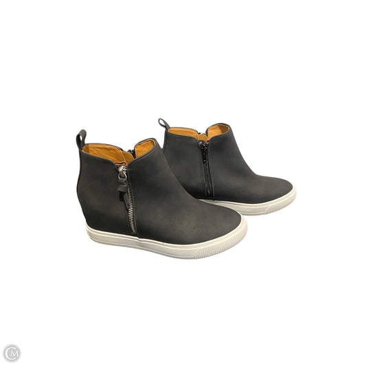 Boots Ankle Flats By Report In Black, Size: 7