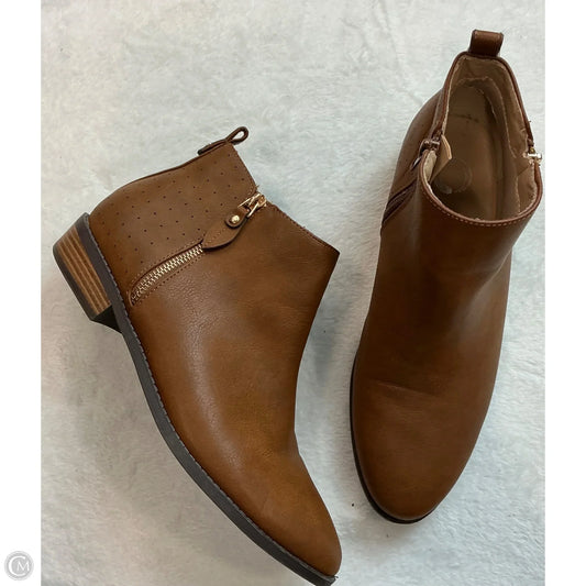 Boots Ankle Flats By Clothes Mentor In Tan, Size: 8.5