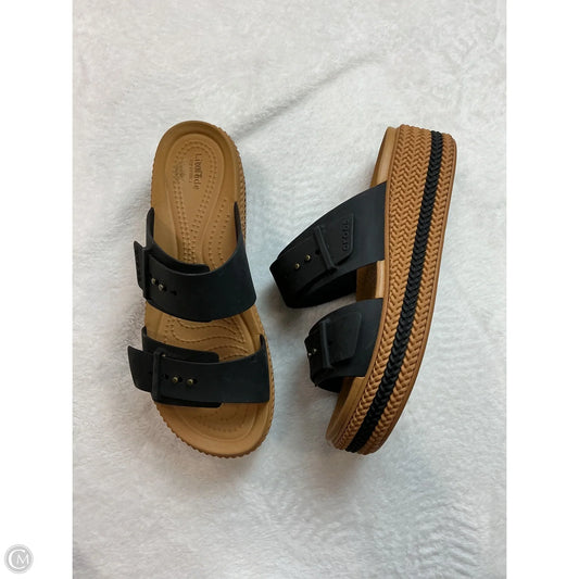 Sandals Heels Platform By Crocs In Black & Brown, Size: 8
