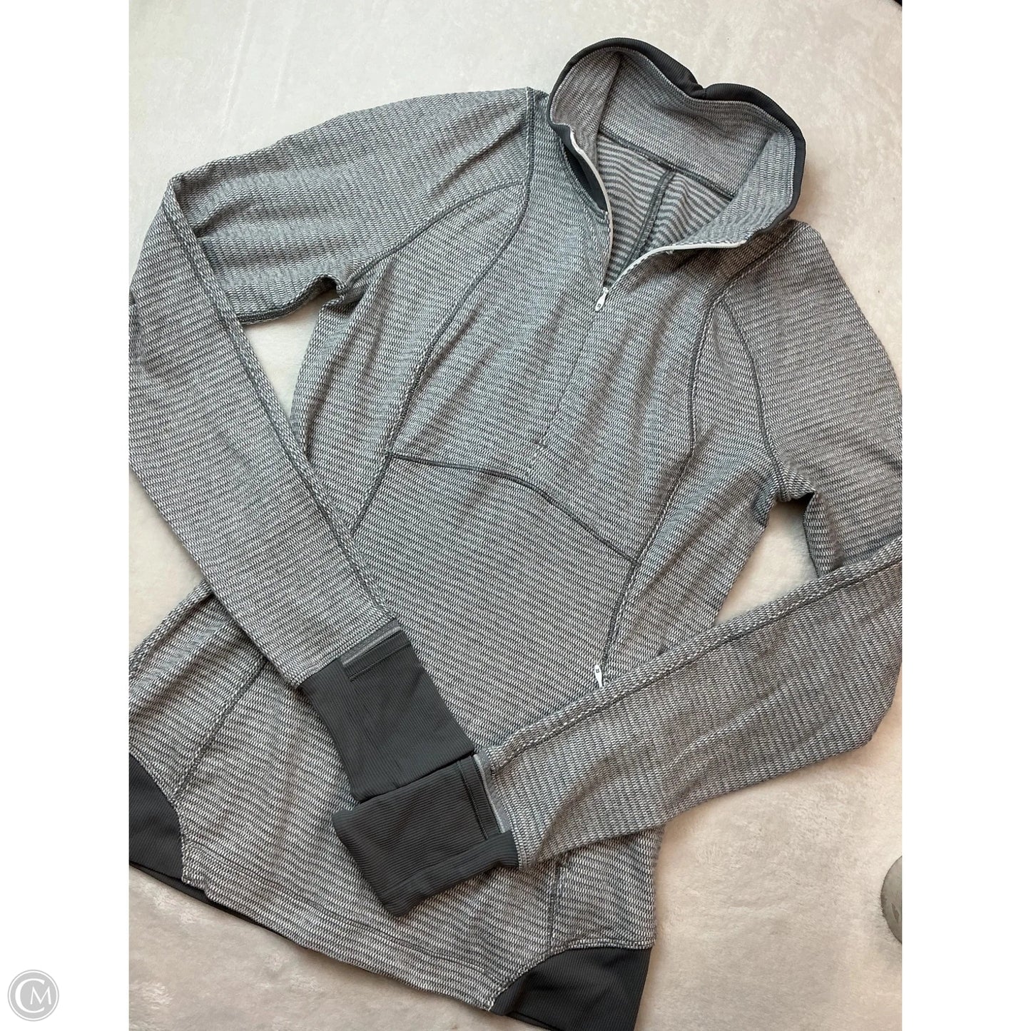 Athletic Top Long Sleeve Collar By Lululemon In Grey, Size: 4