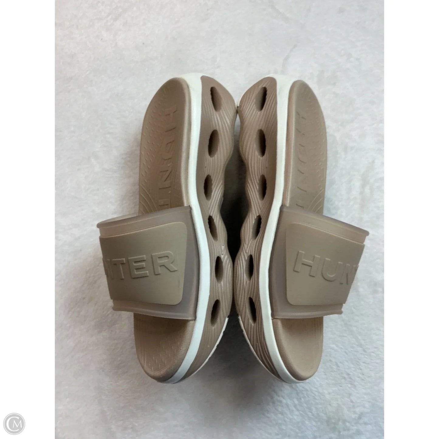 Sandals Flats By Hunter In Beige, Size: 6