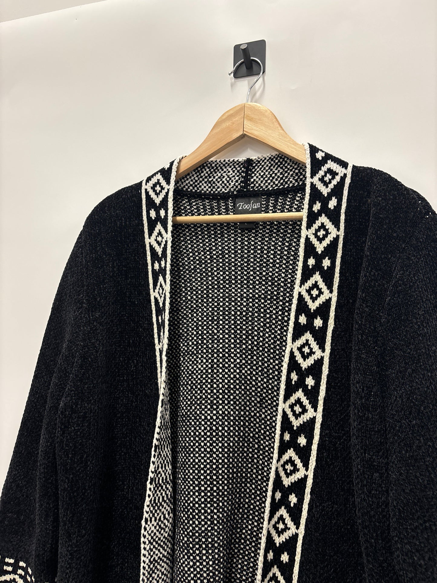 Sweater Cardigan By Clothes Mentor In Black & White, Size: L