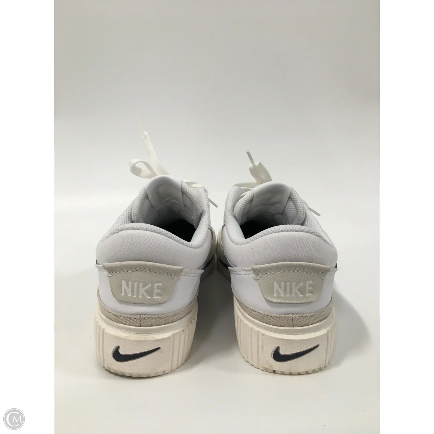 Shoes Sneakers By Nike In White, Size: 9