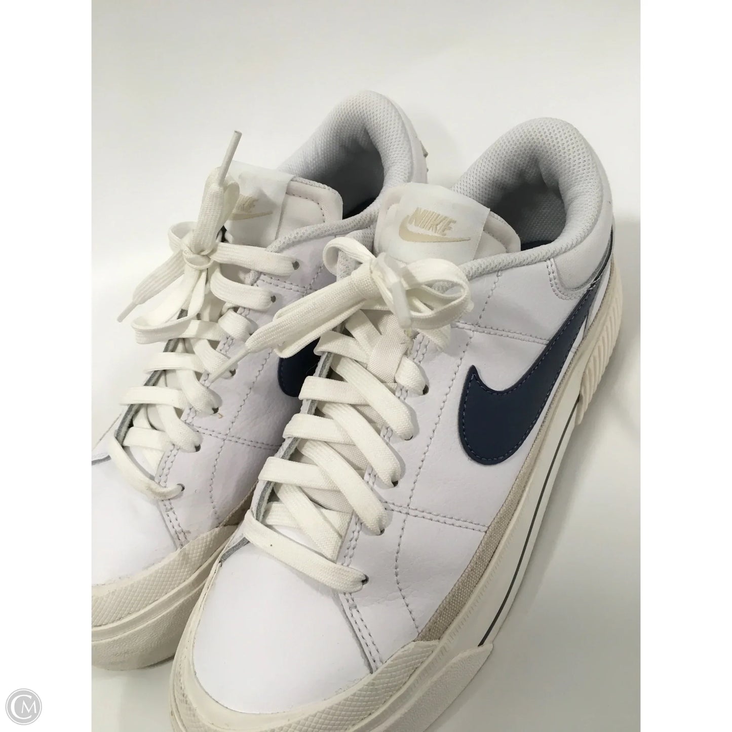 Shoes Sneakers By Nike In White, Size: 9