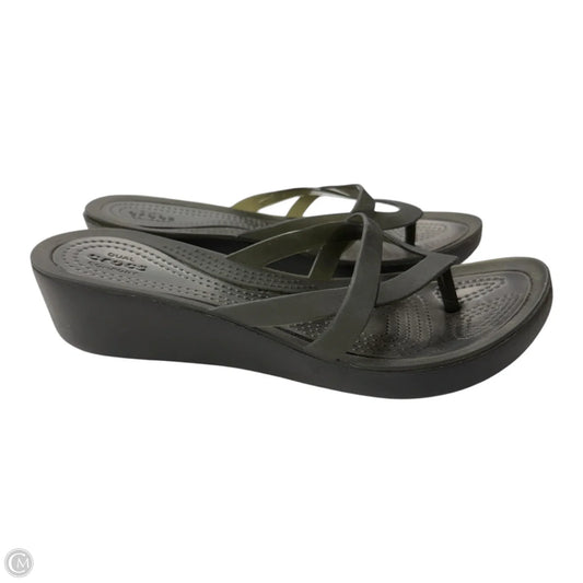 Sandals Flip Flops By Crocs In Black, Size: 8