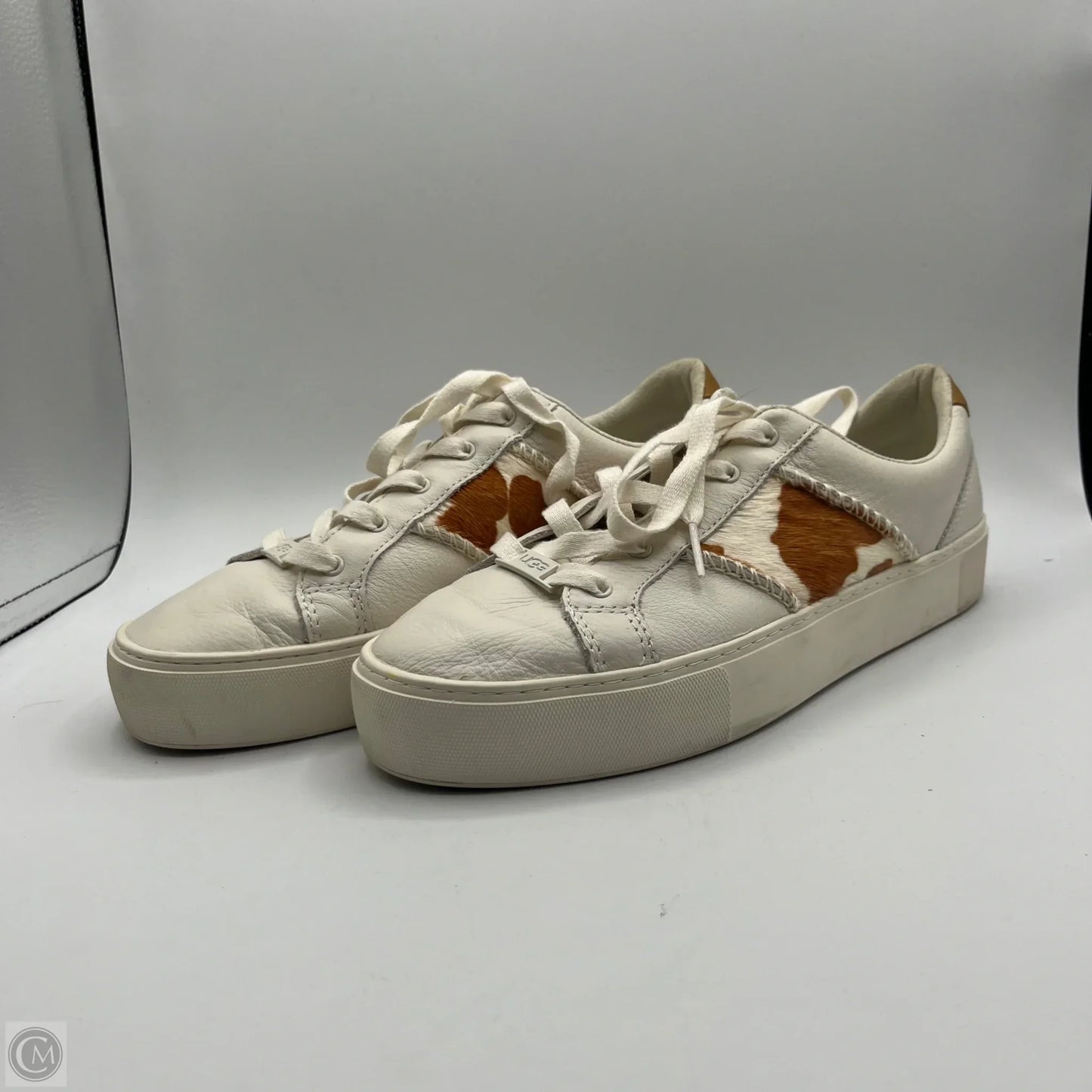 Shoes Designer By Ugg In Cream, Size: 9