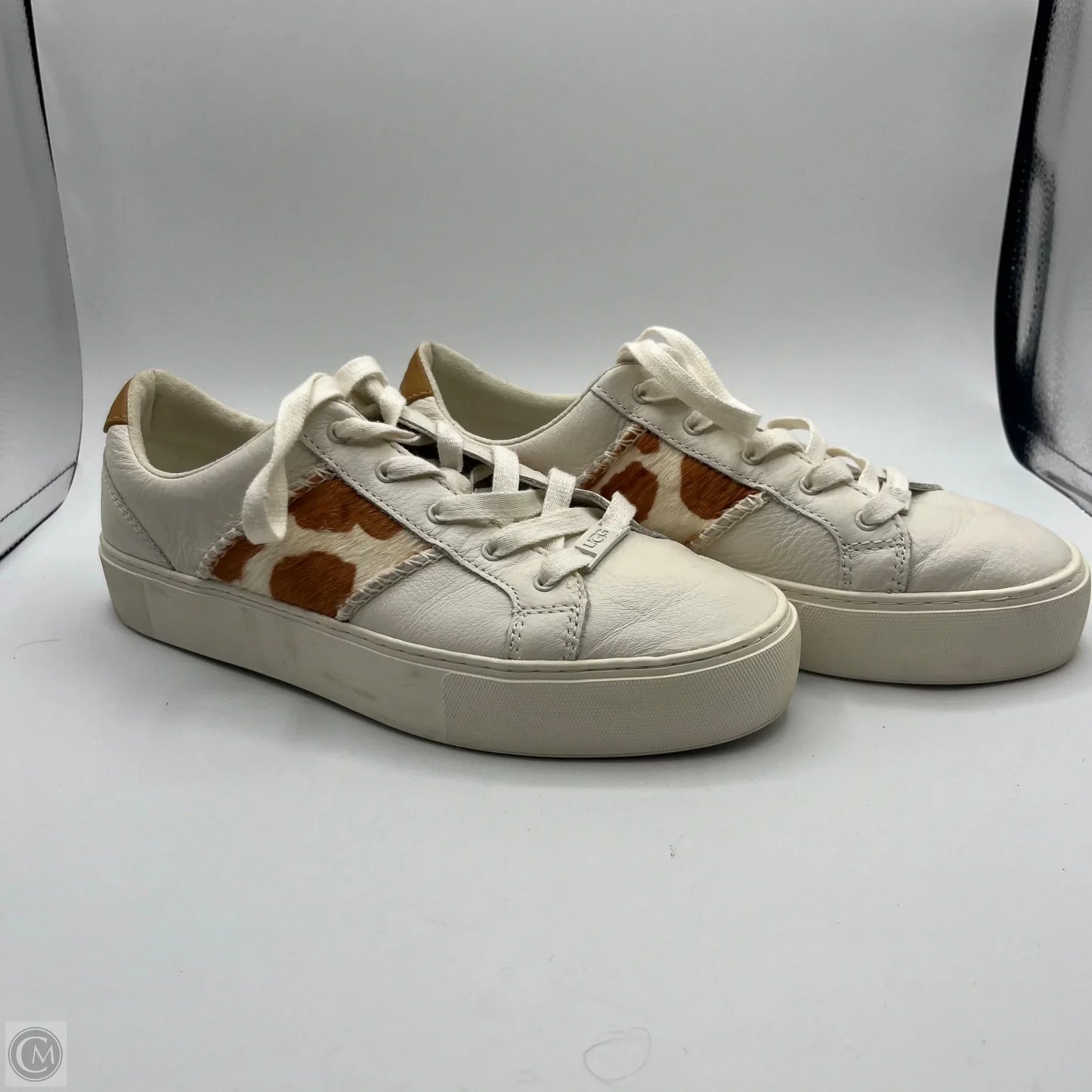 Shoes Designer By Ugg In Cream, Size: 9