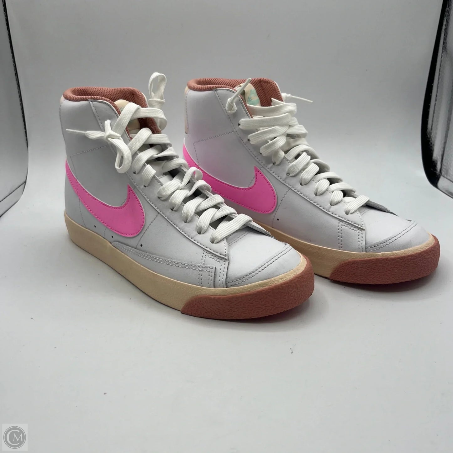 Shoes Sneakers By Nike In Pink & White, Size: 5.5