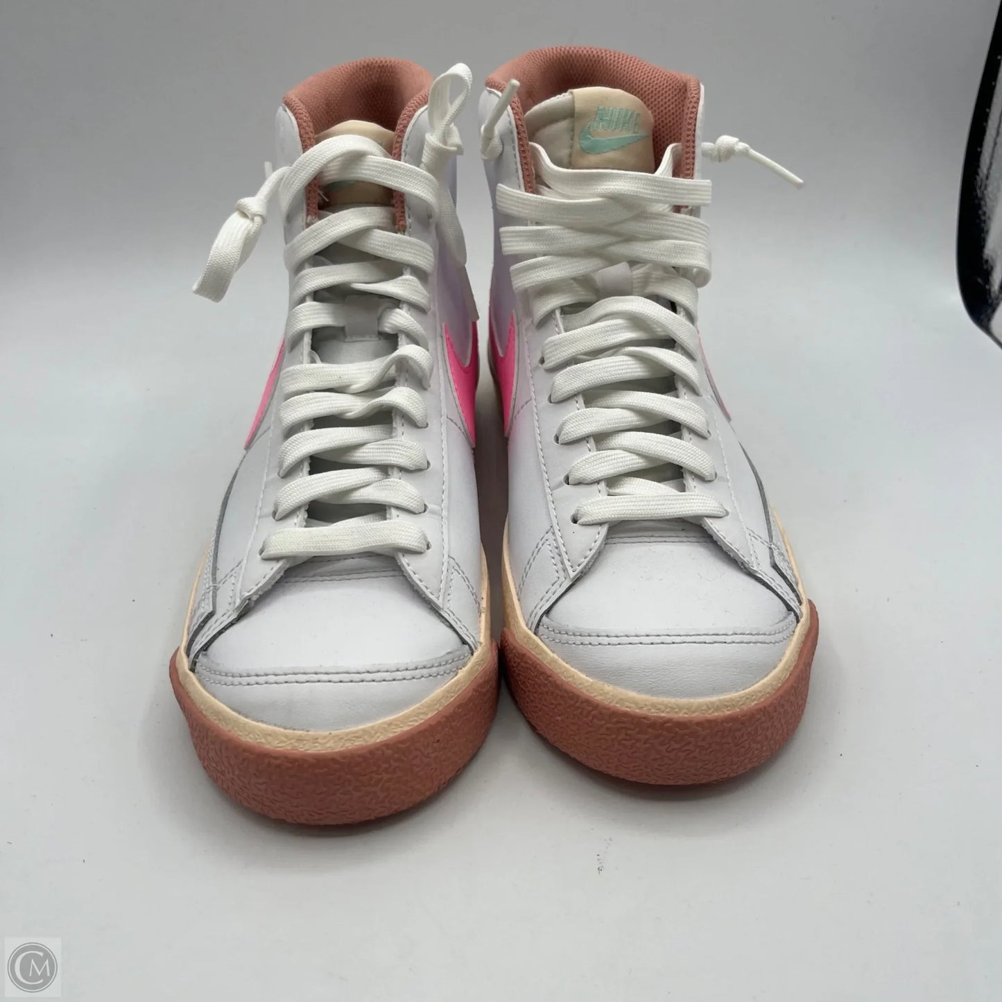 Shoes Sneakers By Nike In Pink & White, Size: 5.5