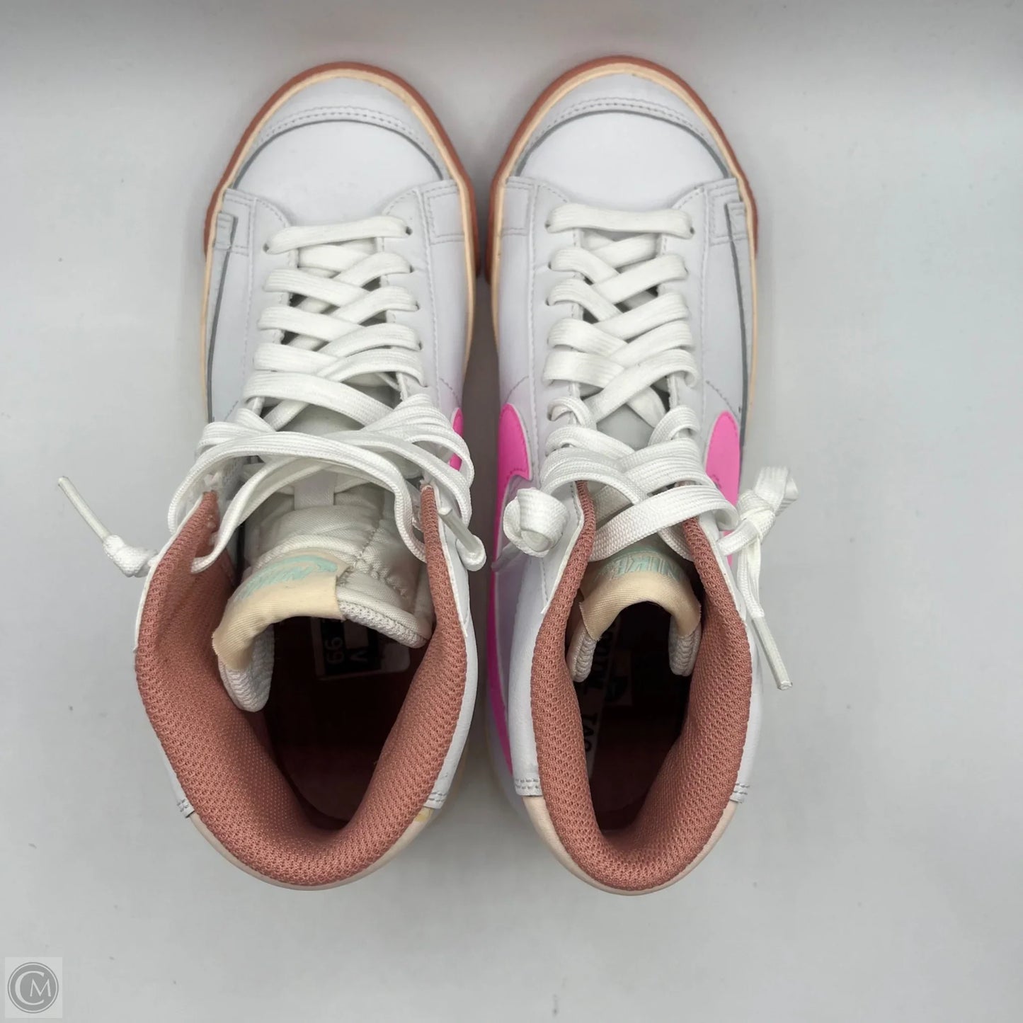 Shoes Sneakers By Nike In Pink & White, Size: 5.5