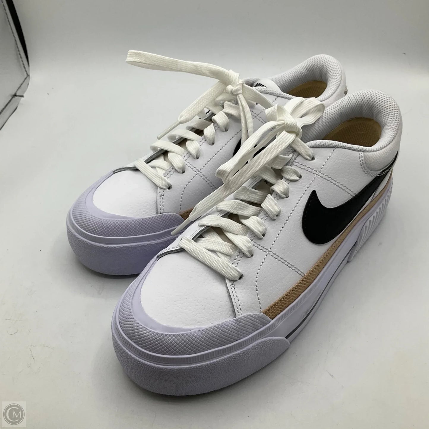 Shoes Sneakers By Nike In White, Size: 7