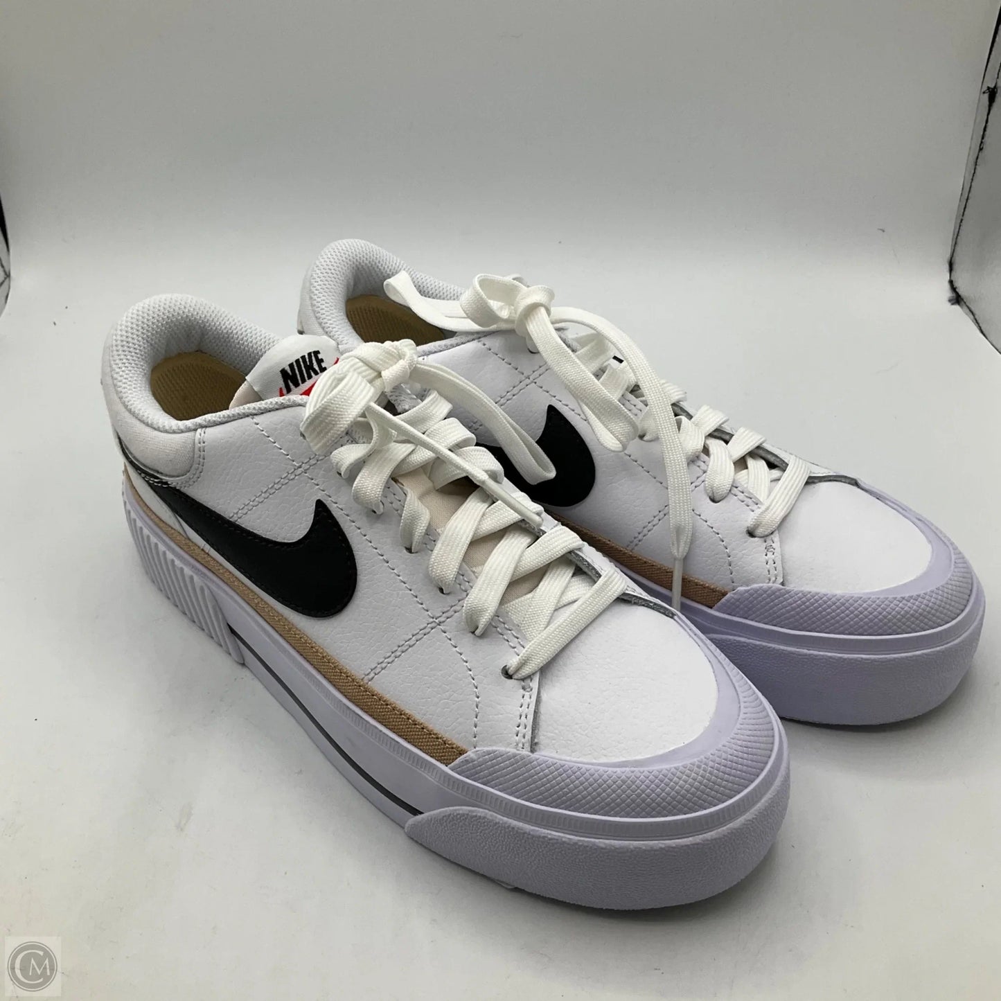 Shoes Sneakers By Nike In White, Size: 7
