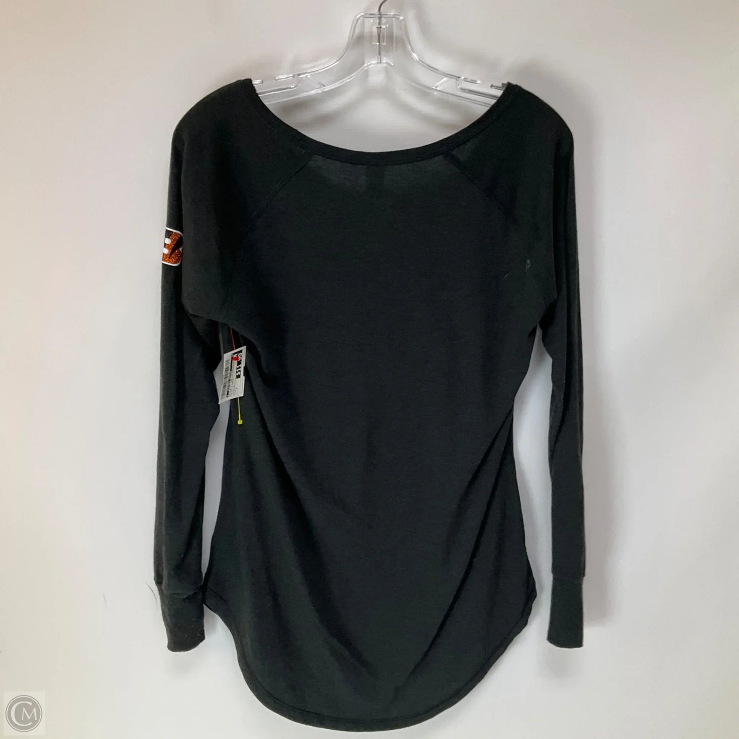 Athletic Top Long Sleeve Crewneck By Clothes Mentor In Black & Orange, Size: S