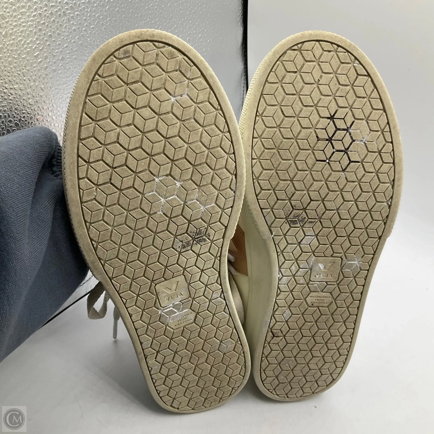 Shoes Sneakers By Veja In Cream & Tan, Size: 8