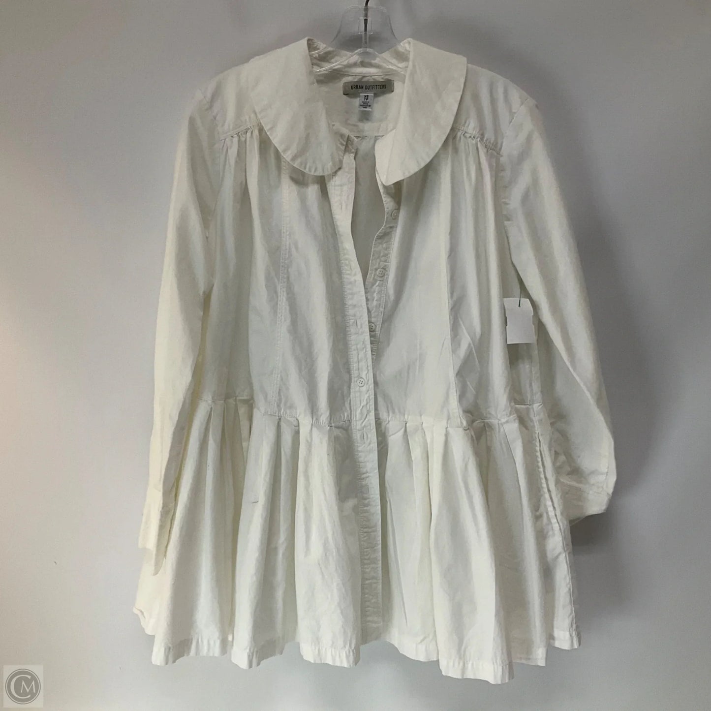 Dress Casual Short By Urban Outfitters In White, Size: Xs