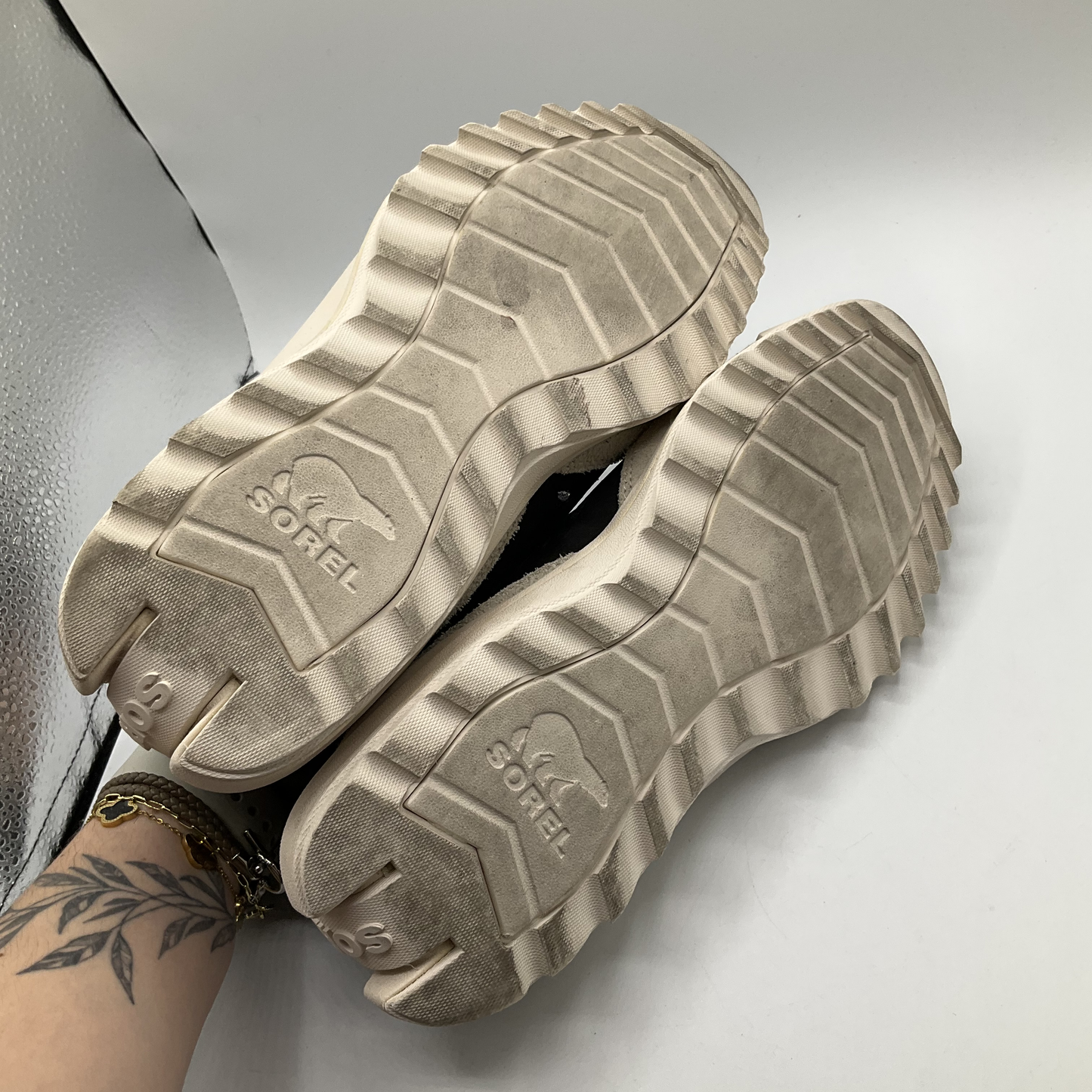 Shoes Sneakers By Sorel  Size: 10