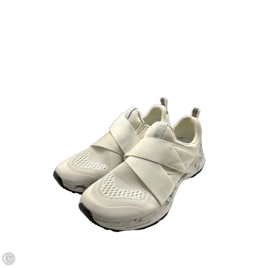 Shoes Athletic By Cma In White, Size: 6