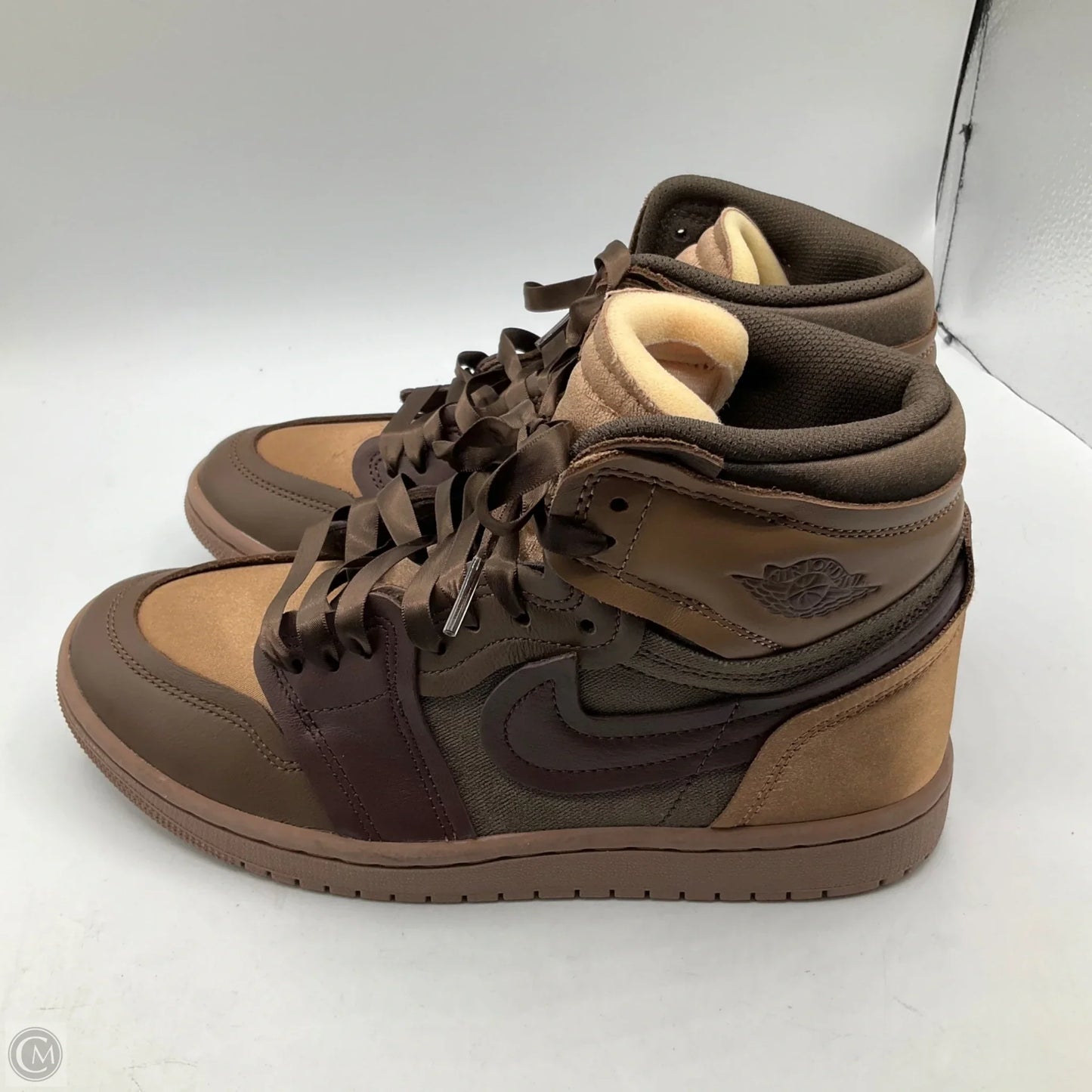 Shoes Sneakers By Nike In Brown, Size: 8