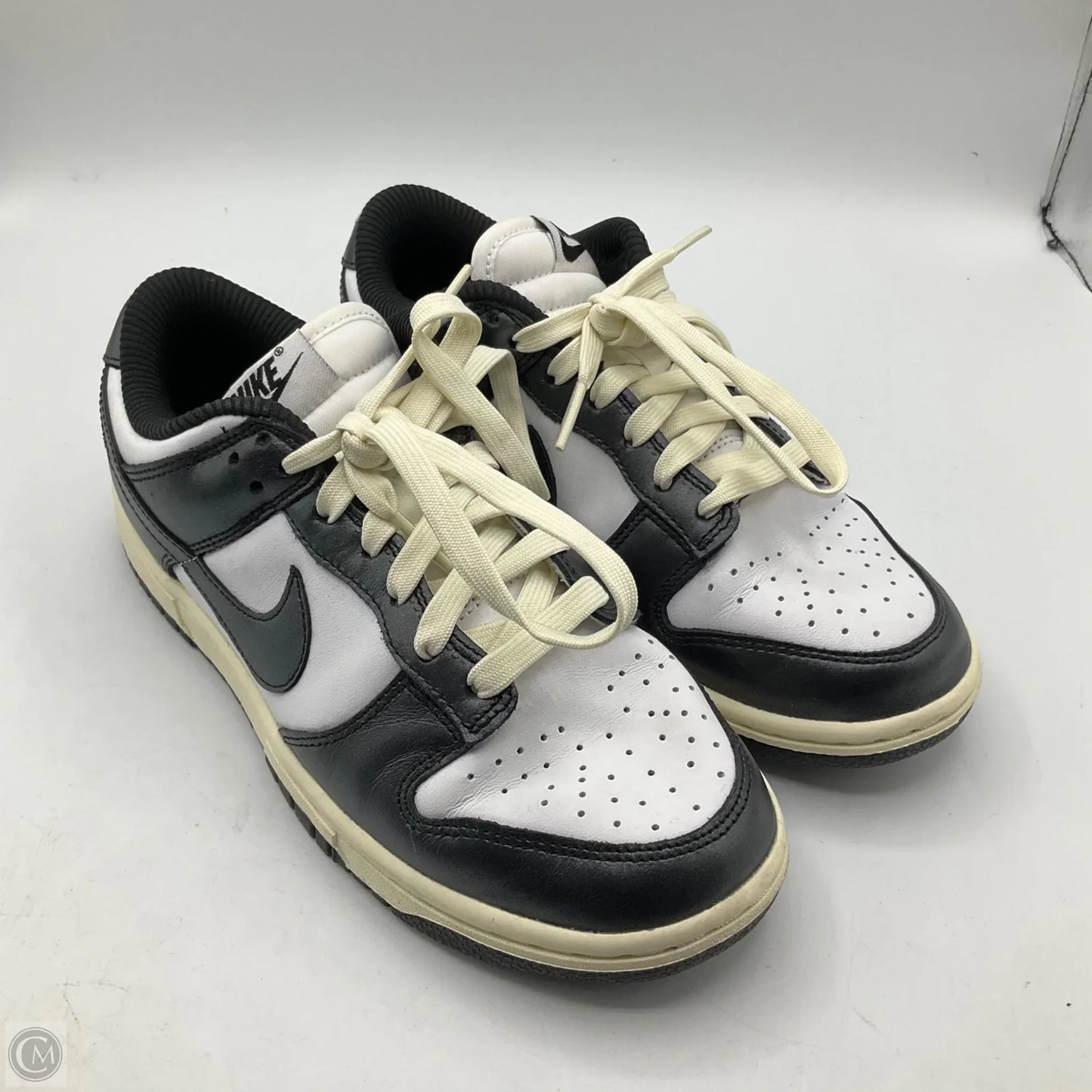 Shoes Sneakers By Nike In Black & White, Size: 6