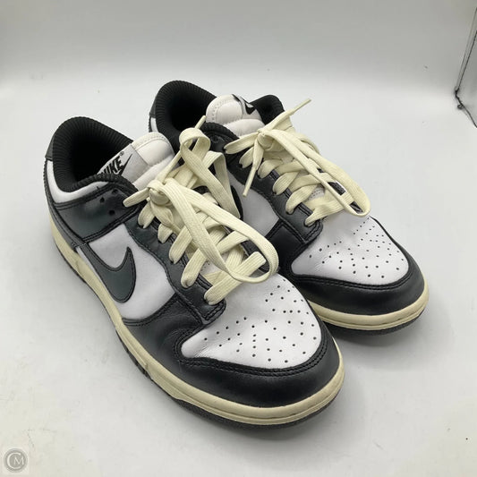 Shoes Sneakers By Nike In Black & White, Size: 6