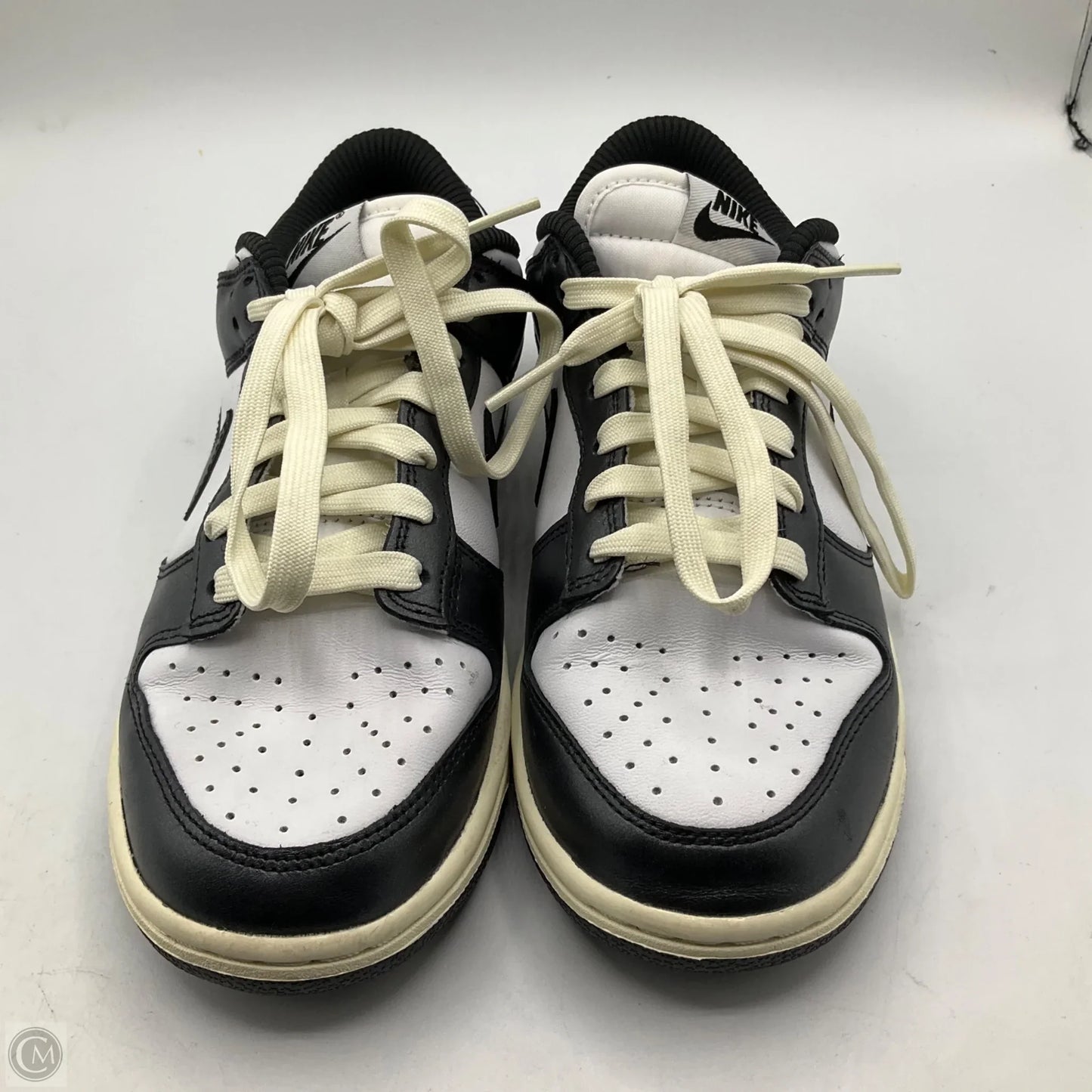 Shoes Sneakers By Nike In Black & White, Size: 6