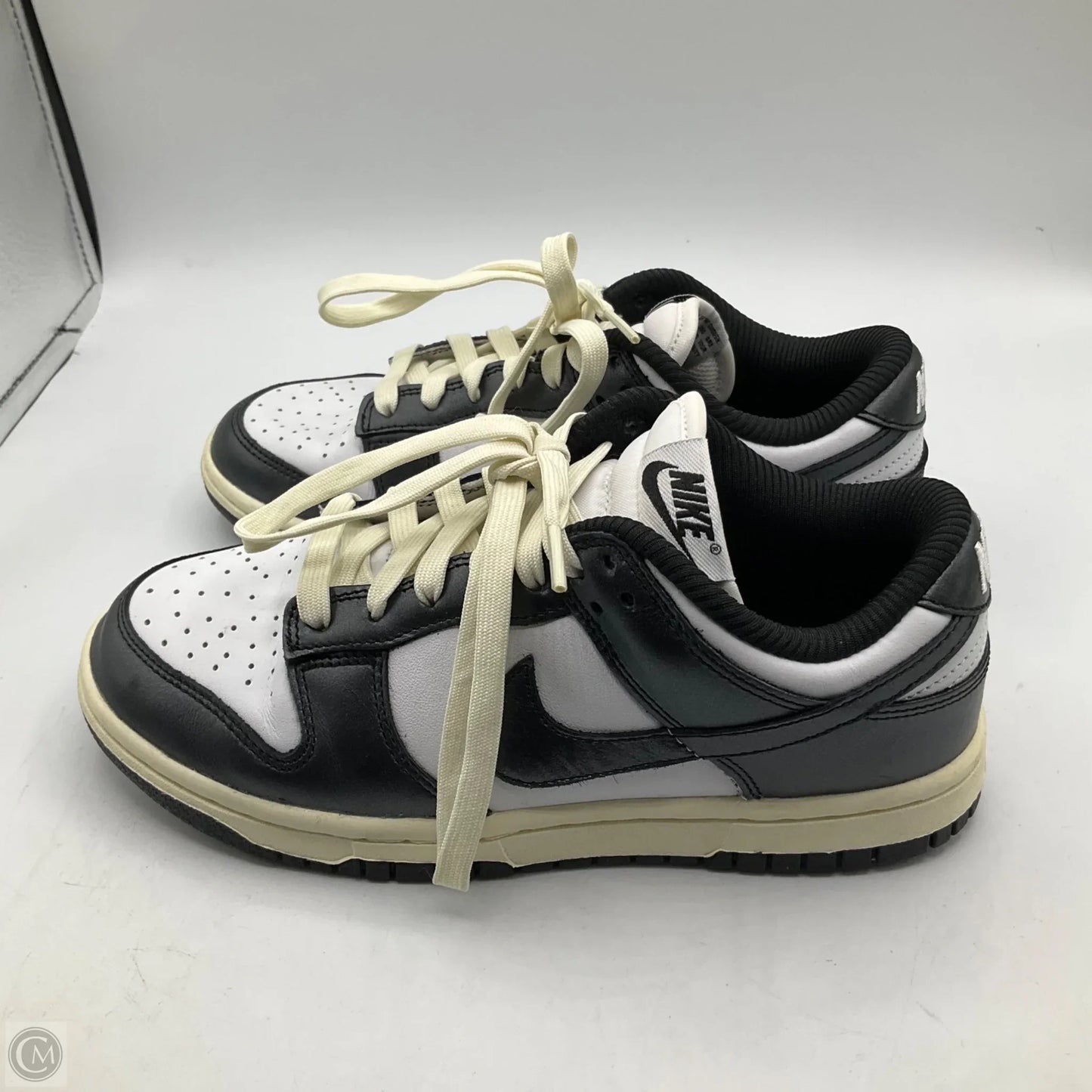 Shoes Sneakers By Nike In Black & White, Size: 6