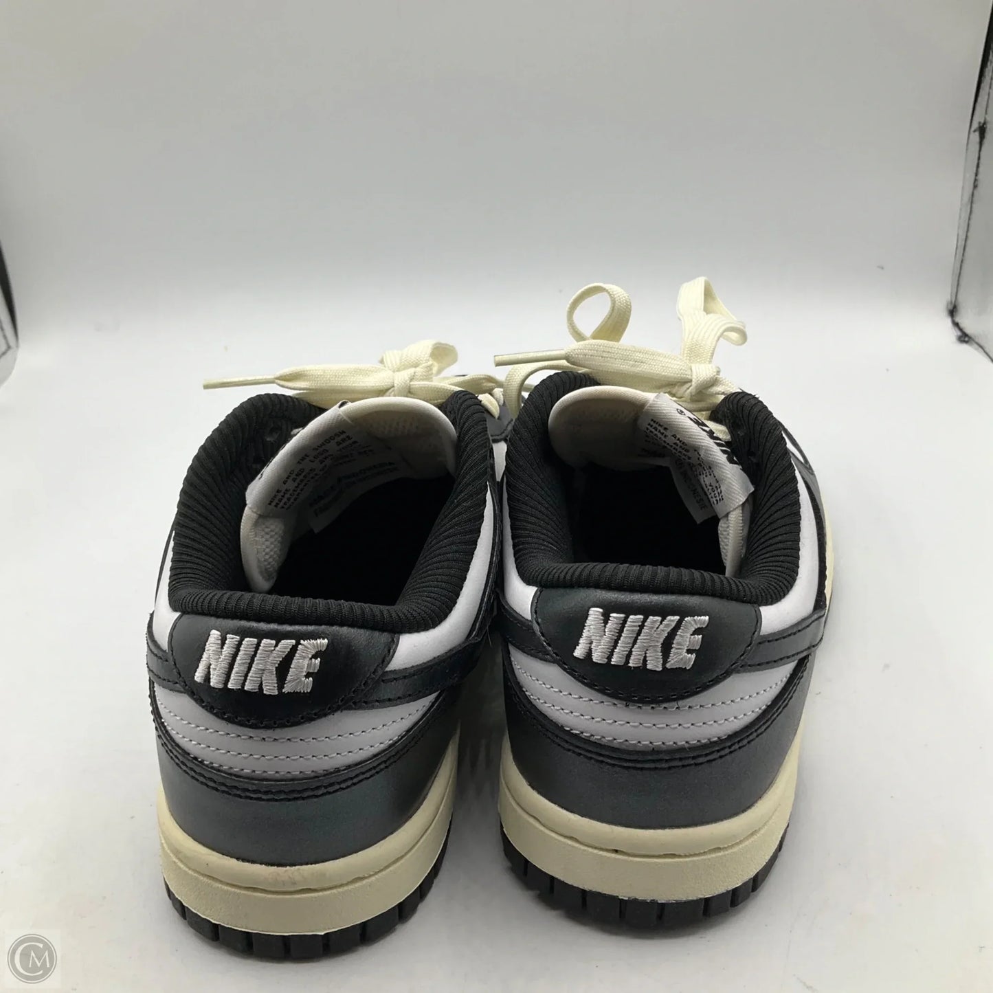 Shoes Sneakers By Nike In Black & White, Size: 6