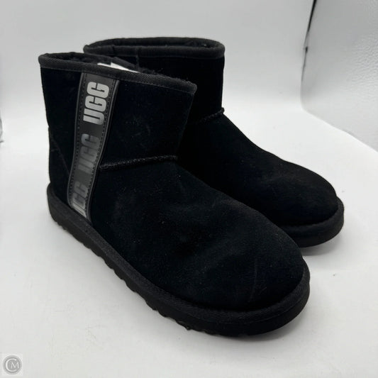 Boots Designer By Ugg In Black, Size: 8