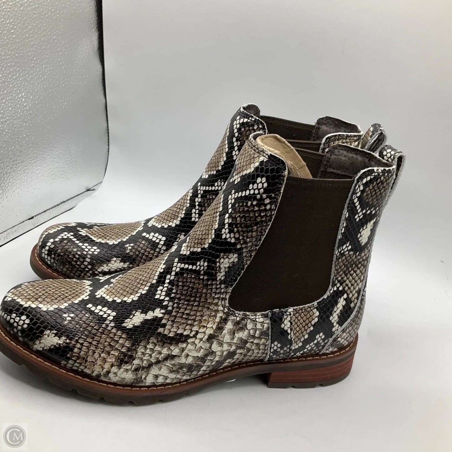 Boots Ankle Flats By Ariat In Snakeskin Print, Size: 11