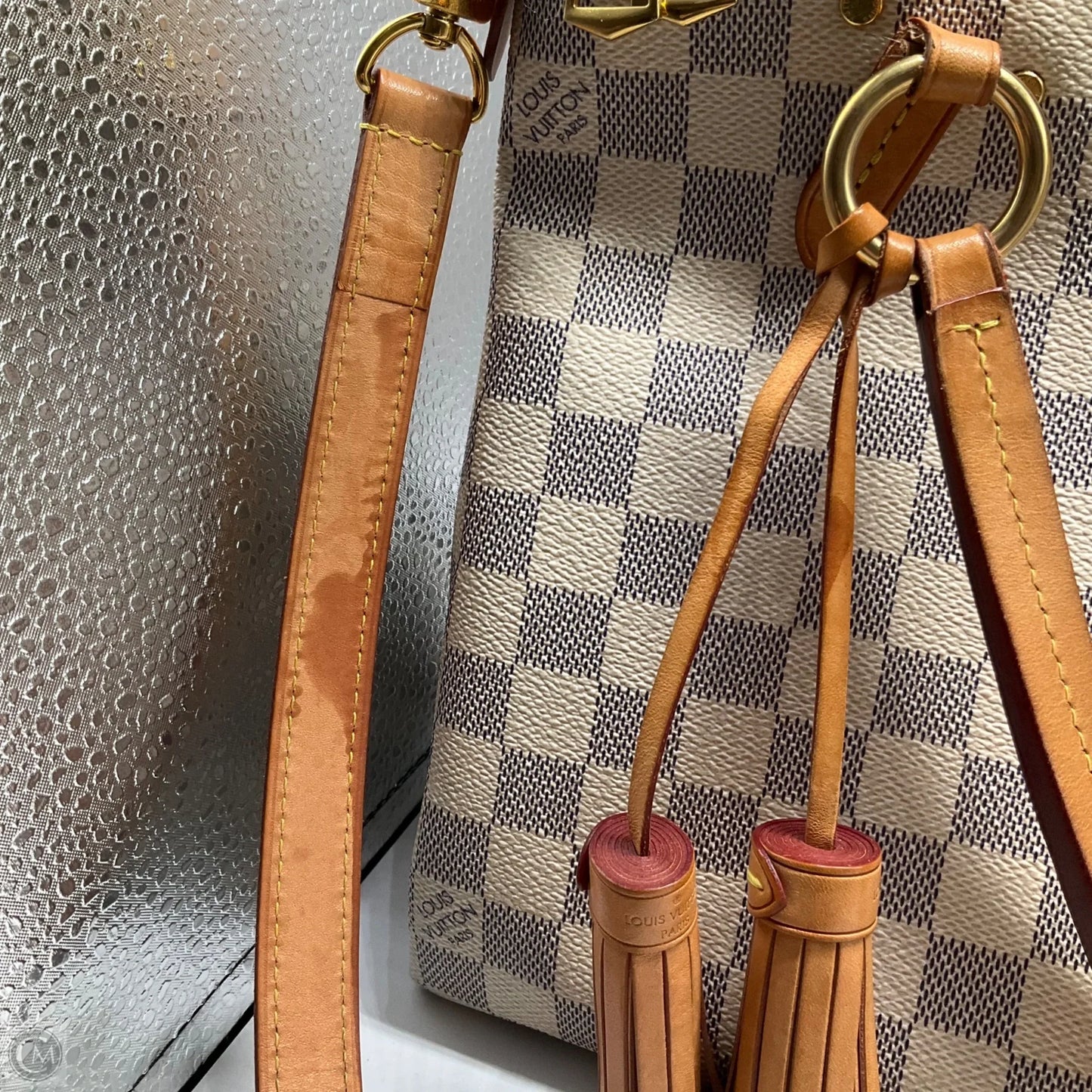 Handbag Luxury Designer By Louis Vuitton, Size: Medium