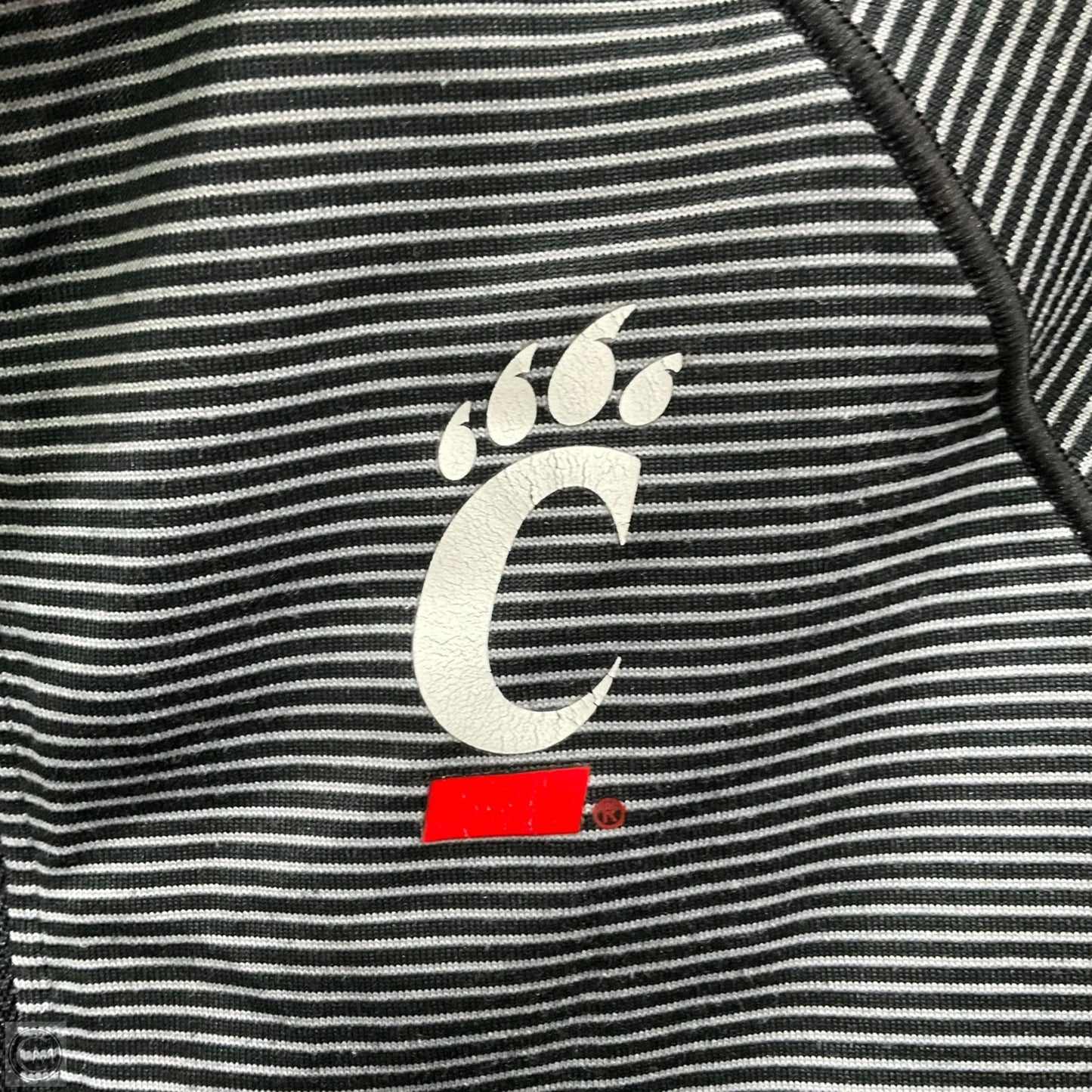 Top Long Sleeve By Under Armour In Striped Pattern, Size: S