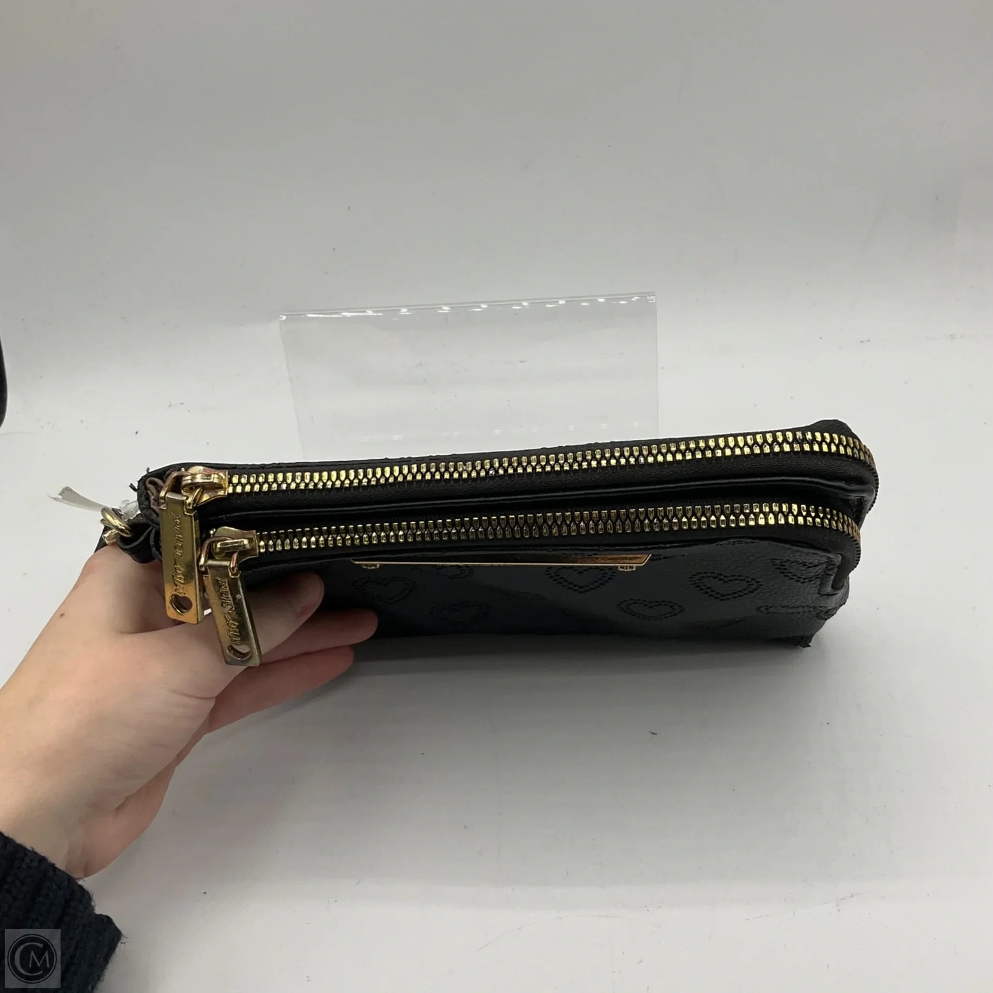 Wristlet By Betsey Johnson, Size: Medium