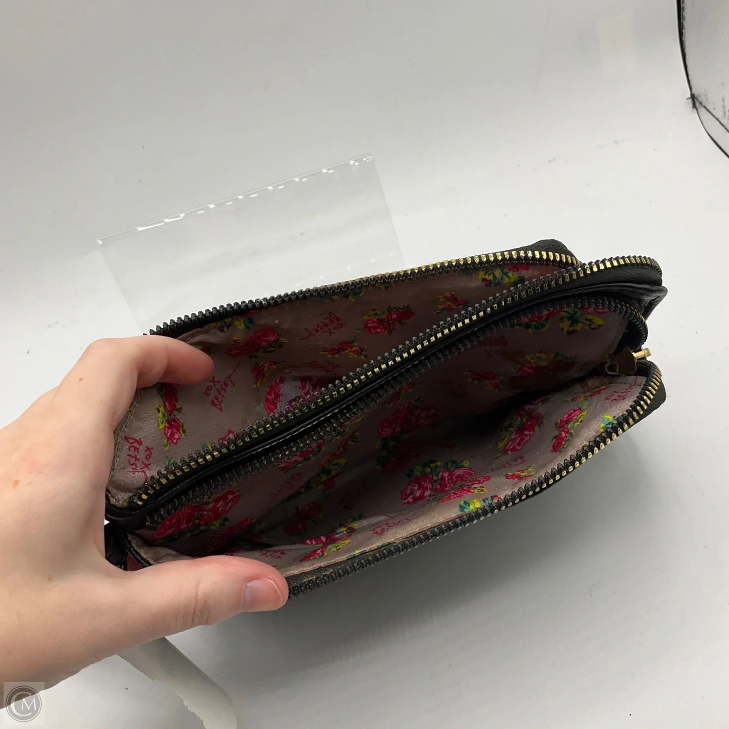 Wristlet By Betsey Johnson, Size: Medium