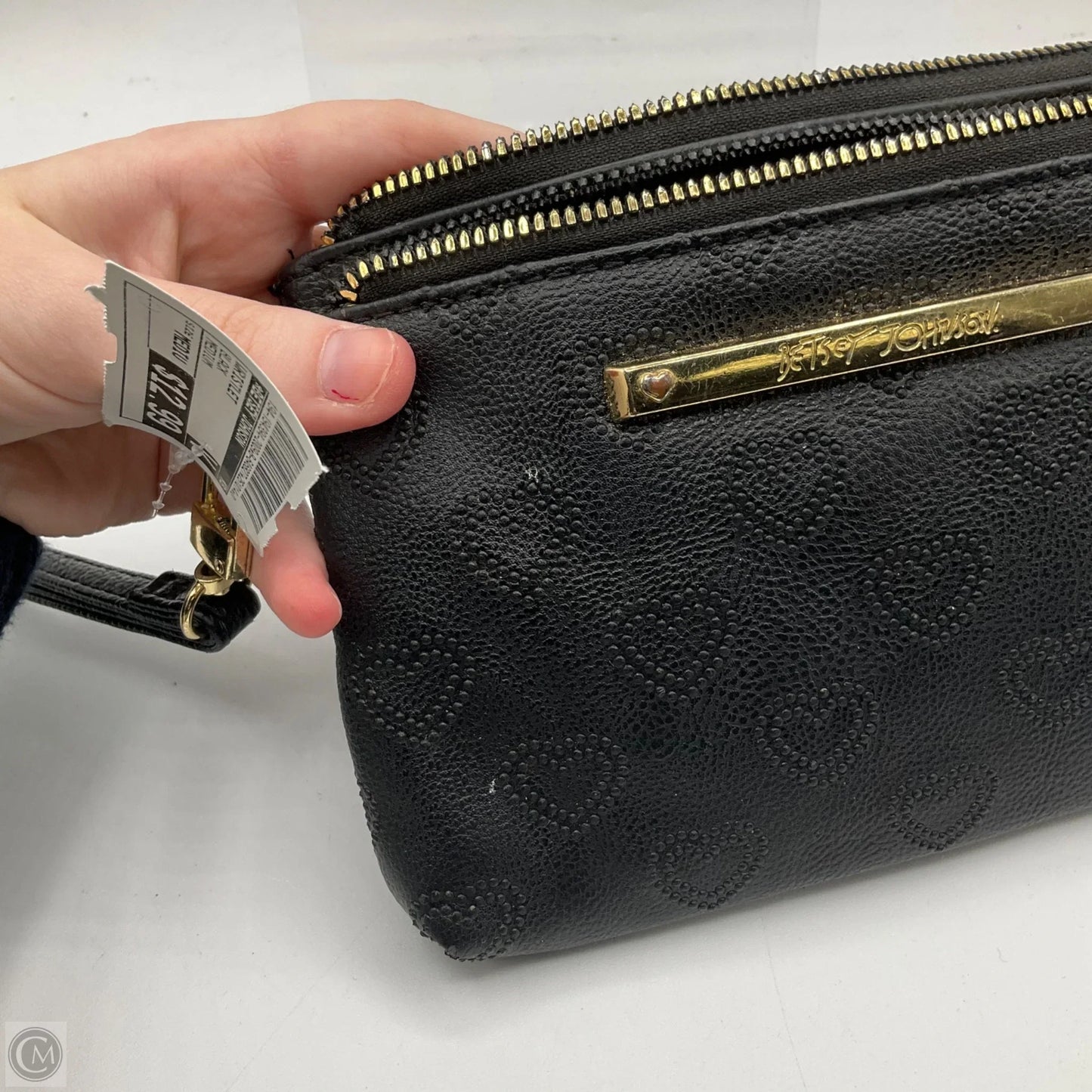 Wristlet By Betsey Johnson, Size: Medium