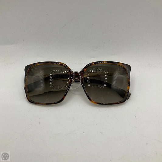 Sunglasses Luxury Designer By Fendi, Size: Medium