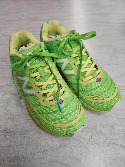 Shoes Athletic By Walt Disney  Size: 5