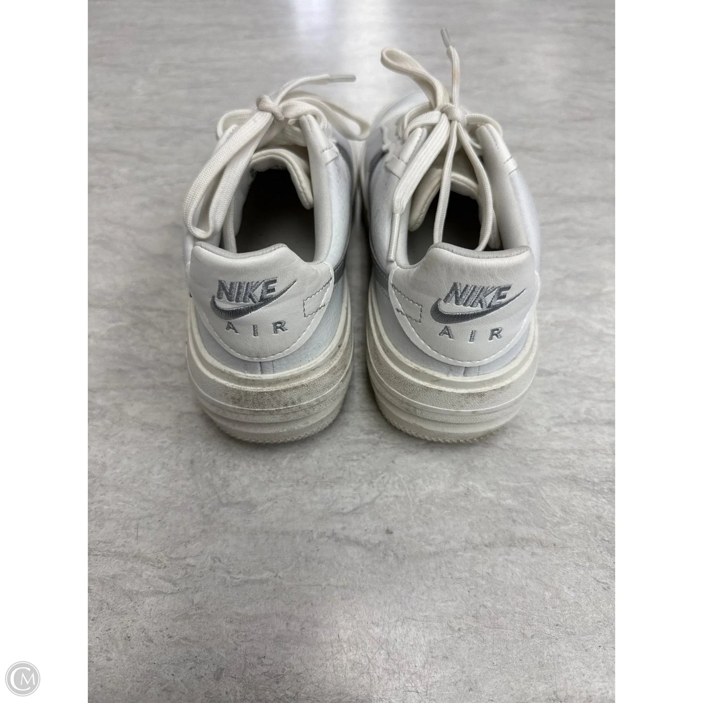 Shoes Sneakers By Nike In White, Size: 5.5