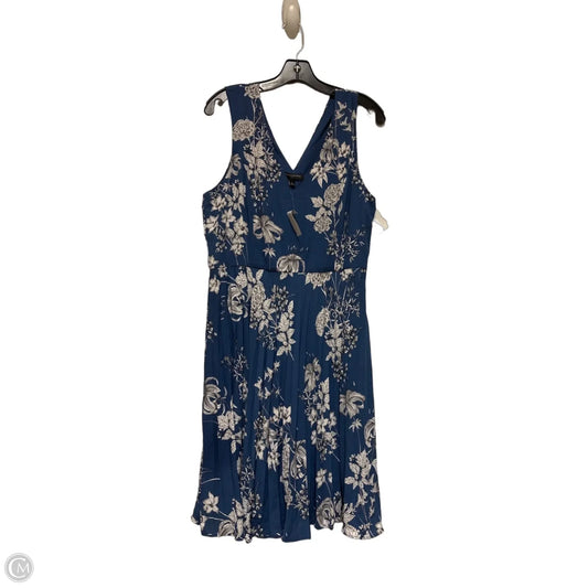 Dress Casual Short By Banana Republic In Blue & White, Size: Xl